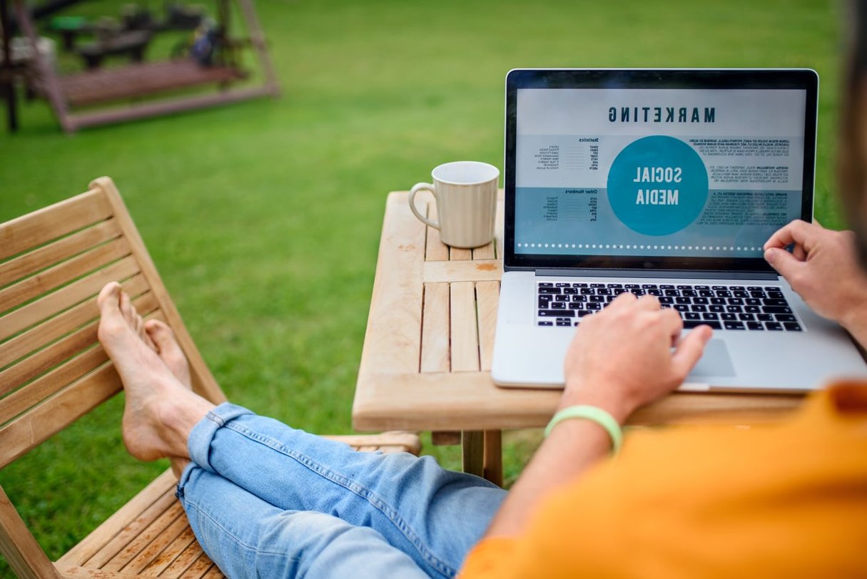 email marketing laptop