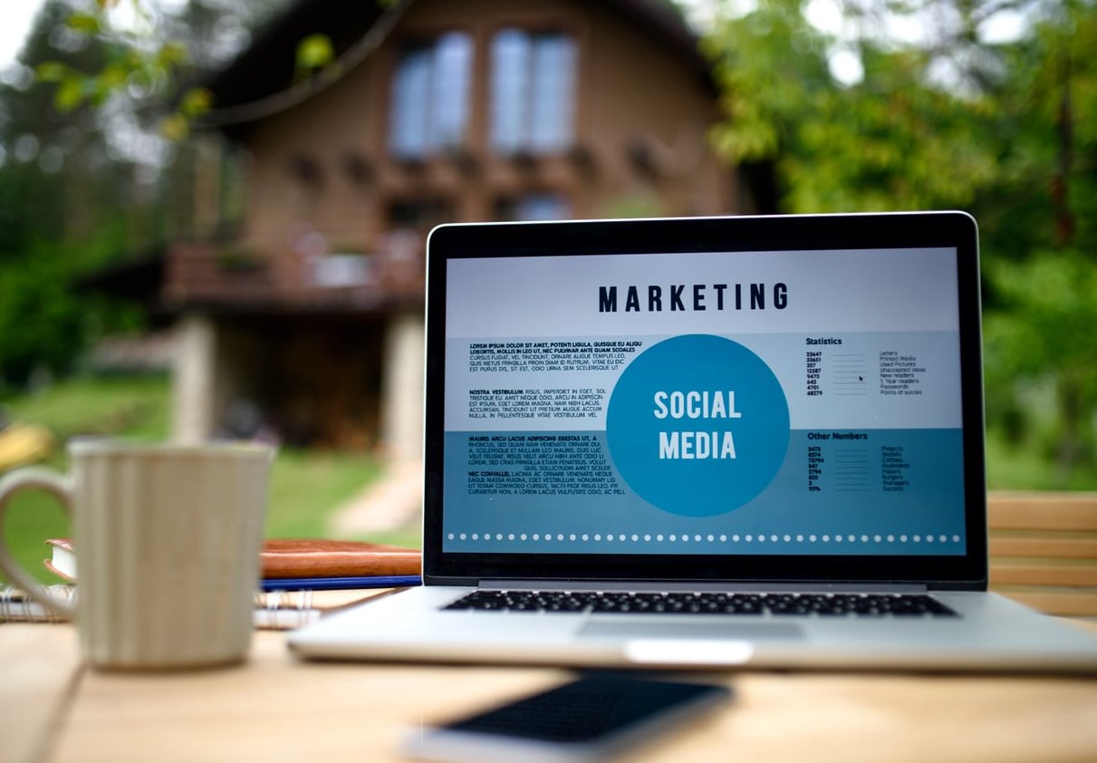 email marketing laptop